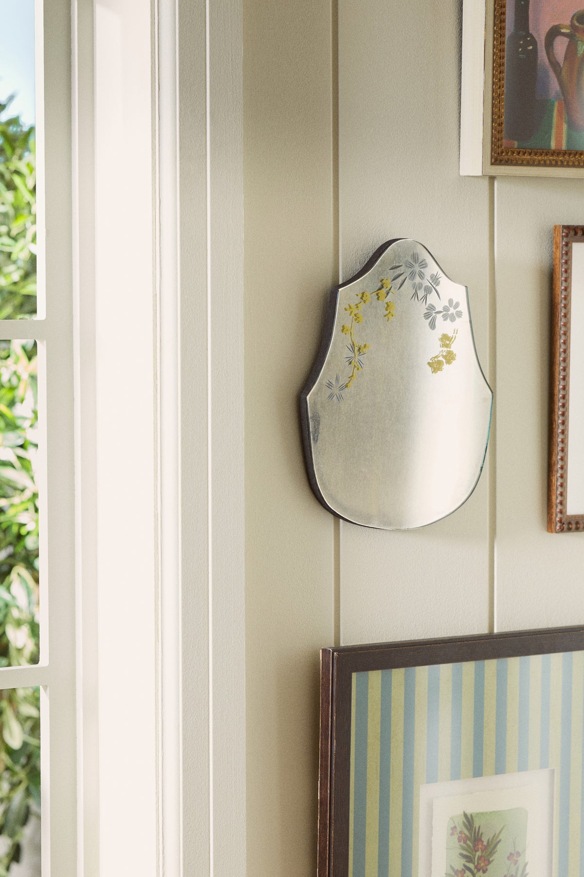 Smari Shield-Shaped Etched Floral Petite Wall Mirror in Clear, product view 1