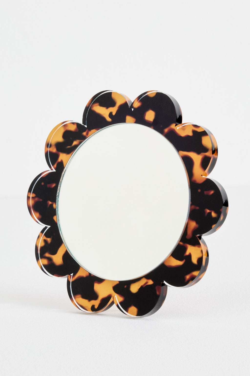 Brosa Scalloped Acrylic Round Tabletop Vanity Mirror in Tortoise, product view 5