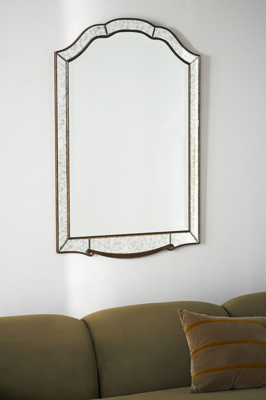 Arfur Antiqued Glass Border Arched Wall Mirror in 070 Gold, product view 1