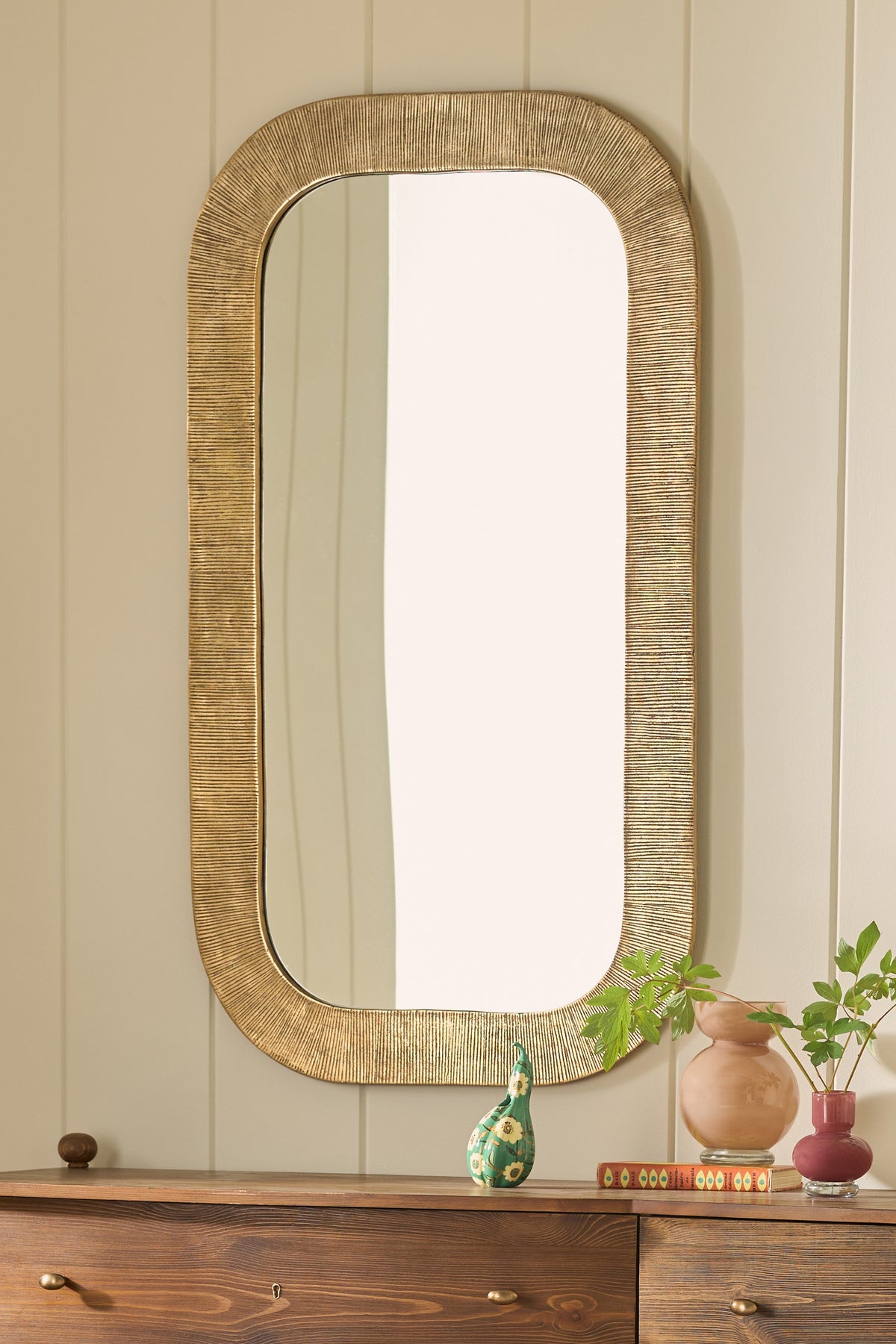 Eldur Brutalist Metal Rounded Rectangle Wall Mirror in Bronze, product view 1